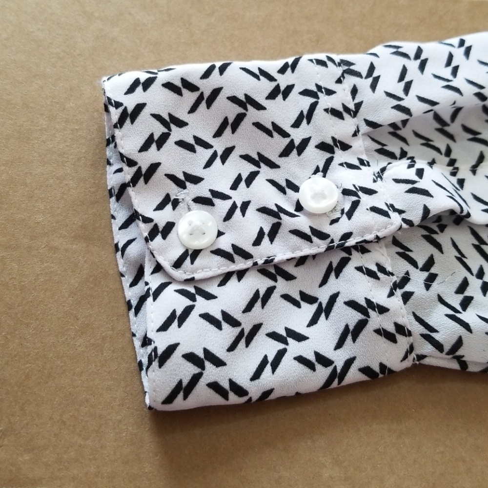 Black & white pattern blouse - Picture 6 of 6
